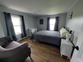 Rustic & Contemporary Four Bedroom House Sleeps 8 - Image 2