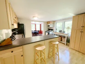 Serene & Cozy 3BR Home w/ Large Deck on River - Image 5