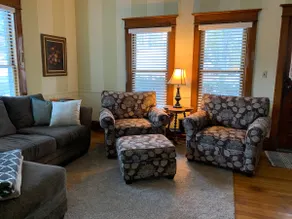 Charming, Historic Family Getaway Near Boyne - Image 2