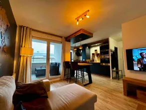 Luxury 2-bedroom apartment with private parking - Image 3