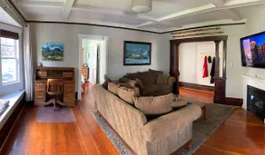 Entire Heritage Apartment w City & Mountain Views - Image 4