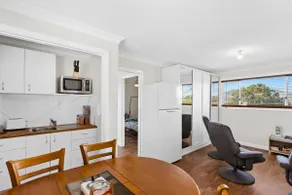 ”Hillview”, a quiet country escape with views. - Image 3