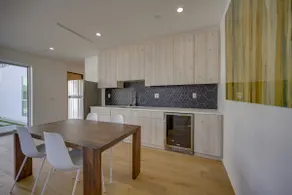 LA Modern Luxury Designer Suite (Venice Boulevard) - Image 3