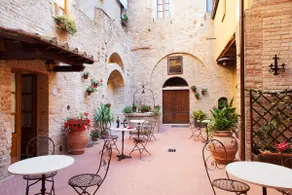 San Gimignano Apartment in the Heart of the City for 3 People: Fast Wi-Fi, Concierge Service - Image 5