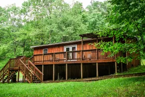 Mountaineer Cabin 6 - Hot Tub & Gas Fireplace close to New River Gorge - Image 3