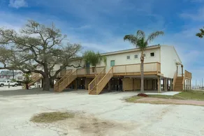 NEWLY RENOVATED Pier 6 Deluxe Bungalow #1! - Image 4