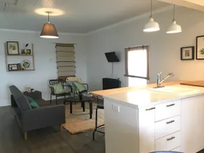 Modern Refurbished Apartment with a View - Image 5