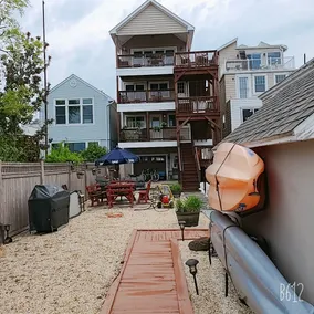 BEACHHOUSE SUITE BEACH AND KAYAKS IN BACKYARD - Image 3