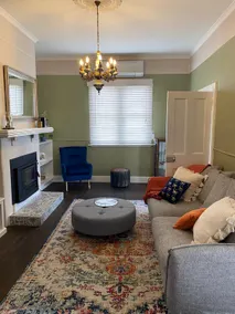 Gorgeous, Cosy Cottage... Inner city location ! - Image 3