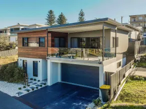 Luxury BeachFront House @Redhead Newcastle - Image 2
