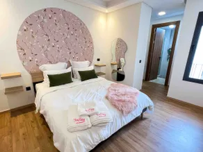 Exclusive flat in top location - free parking - Image 2
