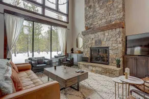 Sunriver Retreat! 4 primary suites, theatre room! - Image 5