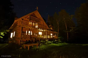 Chalet Karibu Charming Waterfront Home Near Ottawa - Image 2