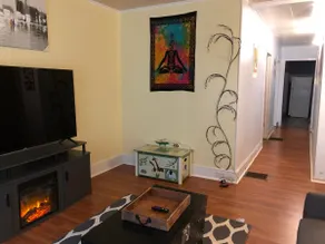 Modern-Bohemian quarters - King Bed-Washer/Dryer - Image 3