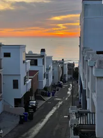 World Cup, Manhattan Beach, 1 Block to the Beach - Image 2