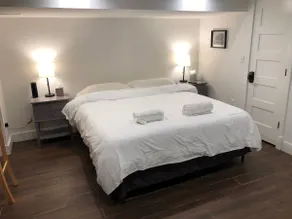 Renovated row home guest suite :) - Image 5