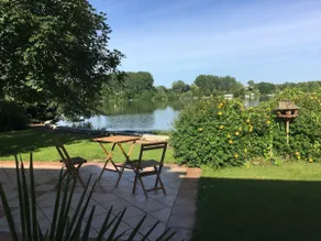 Accommodation de Charme with Spa on the banks of the Lake - Image 3