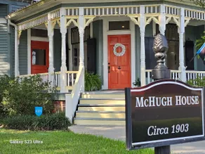 Historic 1903 Boutique Victorian House Downtown - Image 2