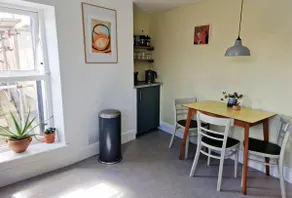 Sunny, central apartment in Penzance, Cornwall - Image 4