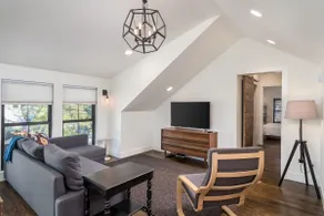 Private Carriage House - Garage Parking - Image 3