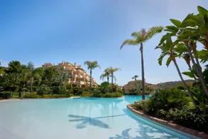 SPACIOUS LUXURY APARTMENT WITH SWIMMING POOLS, SPA AND GYM ON COSTA DEL SOL - Image 2