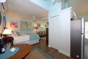 THE COTTAGE - 32 Steps to the Beach - Sleeps 2, drive to your door, Wifi, Grill. - Image 4