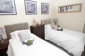 Hawksworth House- 2 Bedroom House, Central Swindon - Image 5