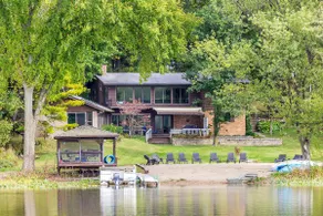 Pool House On The Lake - Image 2