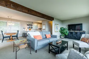 The Flat at Chuckanut Manor - Image 4