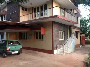 Entire bungalow with AC and parking for 3-4 cars - Image 2