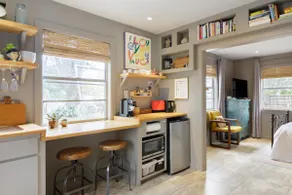 Home to Pigs & Ducks: Sweet East Austin Suite - Image 5