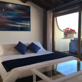 Raffaello - Lake View Suite - Image 2