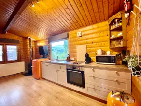 LARCHES LODGE Norwegian log cabin, wood stove & spa - Image 5