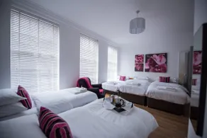 Sleeps 30 £100 pppn Extra guests pro-rata - Image 4