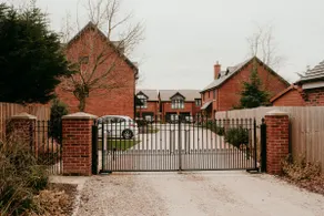Exclusive 5 Bed Family House in Country Village - Image 3