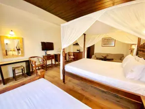 Spacious boutique room. - Image 2