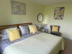 Devon rural country B&B Suite of rooms  with guest lounge and bathroom. - Image 5