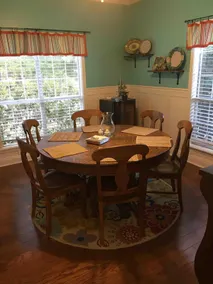 Beautiful 5-Bedroom Executive Home 4 mi to Square - Image 5