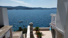 Apartments Mimi by the sea B3, terrace, sun beds - Image 2