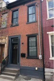 THE STRIP DISTRICT ** NEWLY RENOVATED ROW-HOUSE** - Image 2