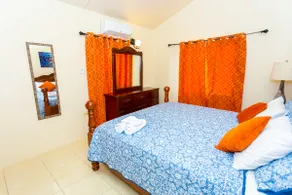 Solar Equipped King Bed Portmore Gated Comm - Image 5