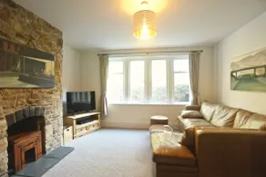 Entire Victorian Lodge in a privately gated estate with secure parking for two cars and a newly refurbished bathroom - Image 3