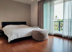 Tranquil 3-bedroom house with garden view - Image 2