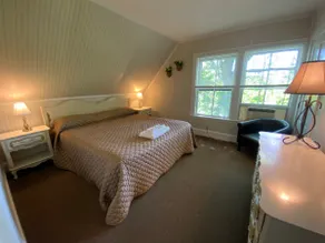 Alvan Riccar Cottage 3 at Poland Spring Resort - Image 5