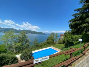 Lakefront house with pool and private garden - Image 2