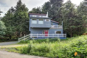 Timberline Treehouse Chalet w / Hot Tub! - Image 3