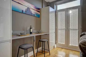 Cosy Luxury city apartment with private parking - Image 3