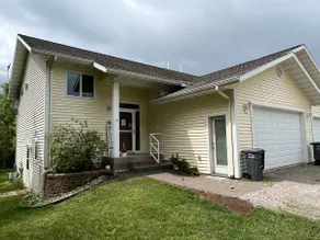 Exquisite 3 Bedroom Townhome - Image 2