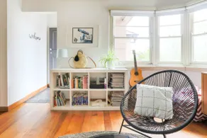 Art Deco Gem Entire 2BR Quiet⭐Wifi⭐Netflix⭐Parking - Image 2