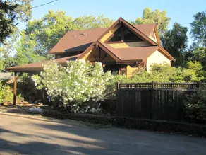 Luxury home, heated spa tub, walk to restaurants - Image 2